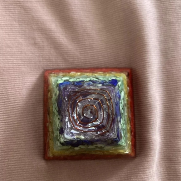 Chakra Orgonite Orgone Pyramid Energy Generator. Handmade - Picture 5 of 8